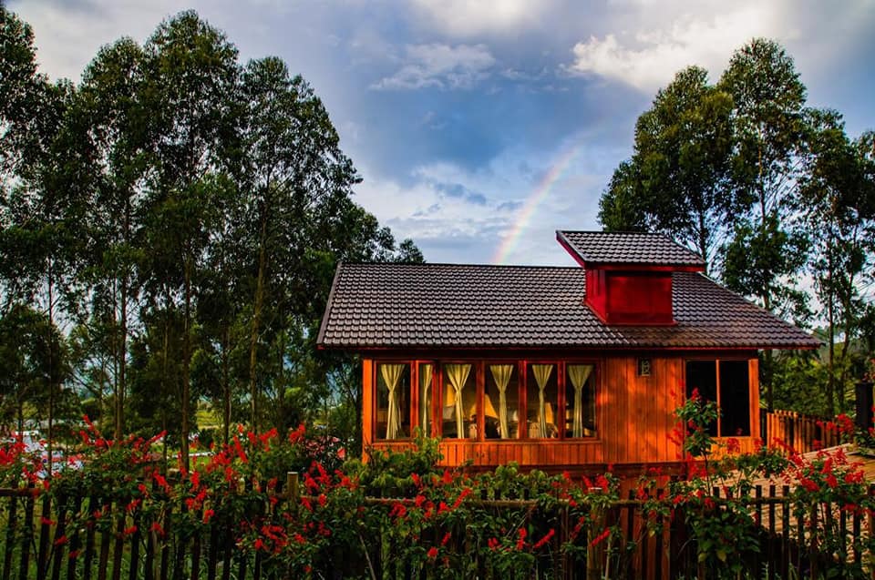 Penginapan Danau Diatas